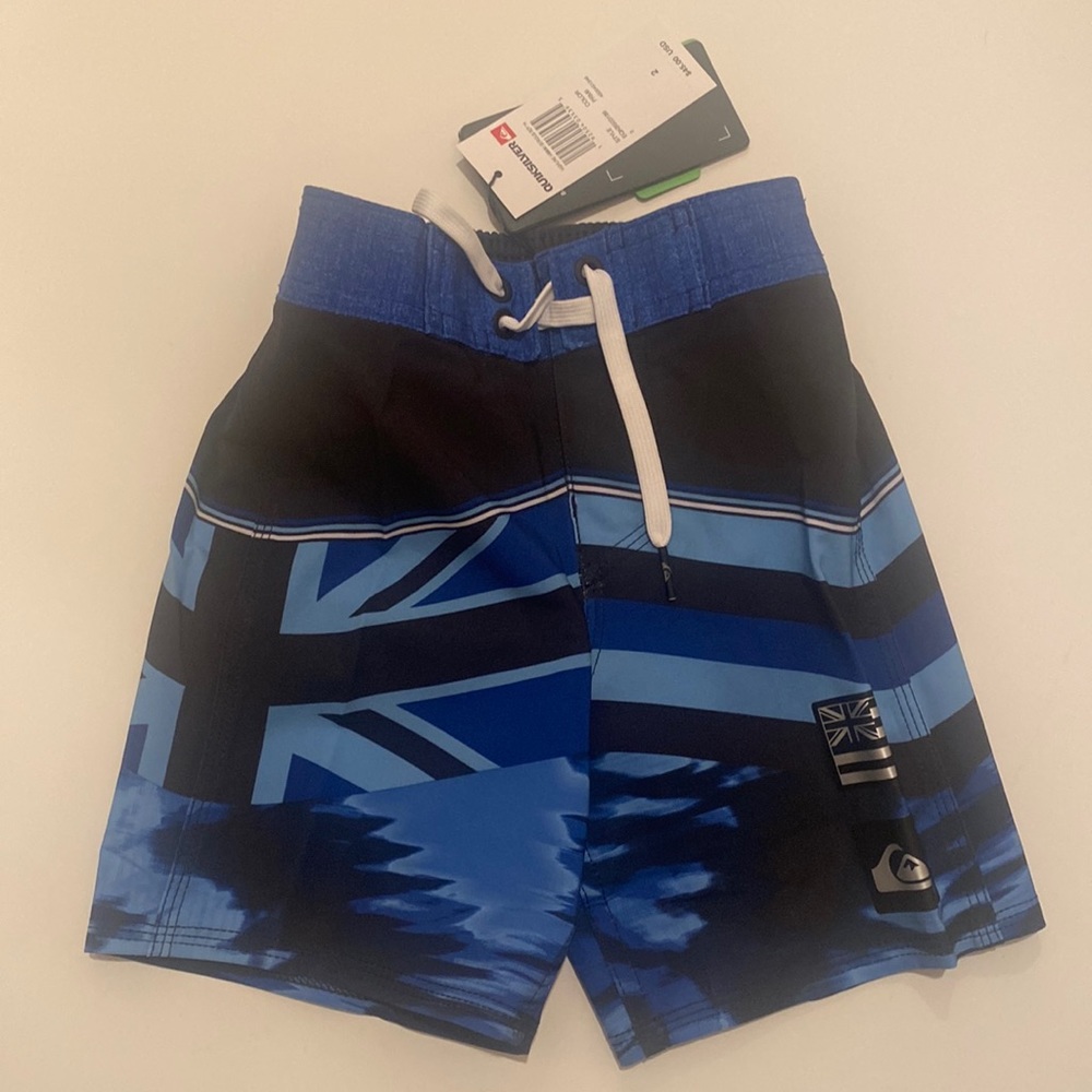NWT toddle boys size 2 surf shorts.